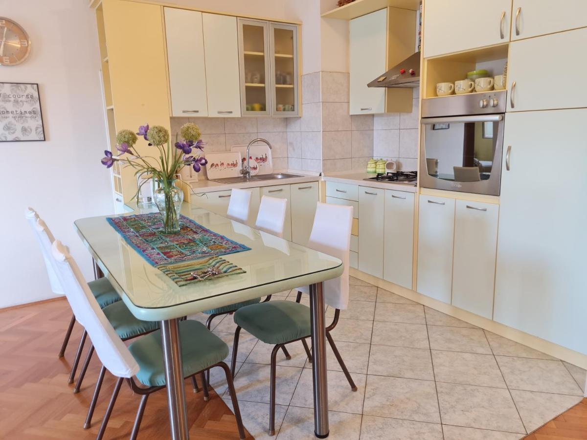 Apartment Silva, 50M From Beach Макарска Екстериор снимка